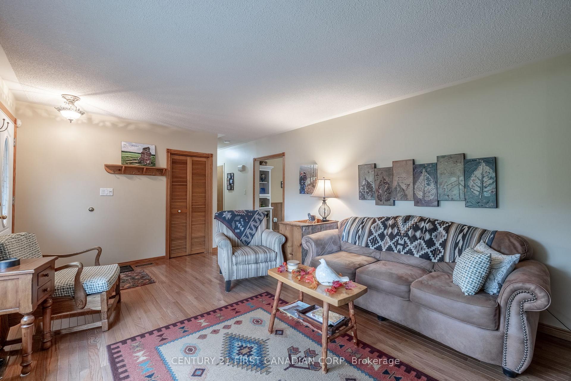 Photo 15 of 7 Currie Court, Middlesex Centre, Poplar Hill — HOMEH