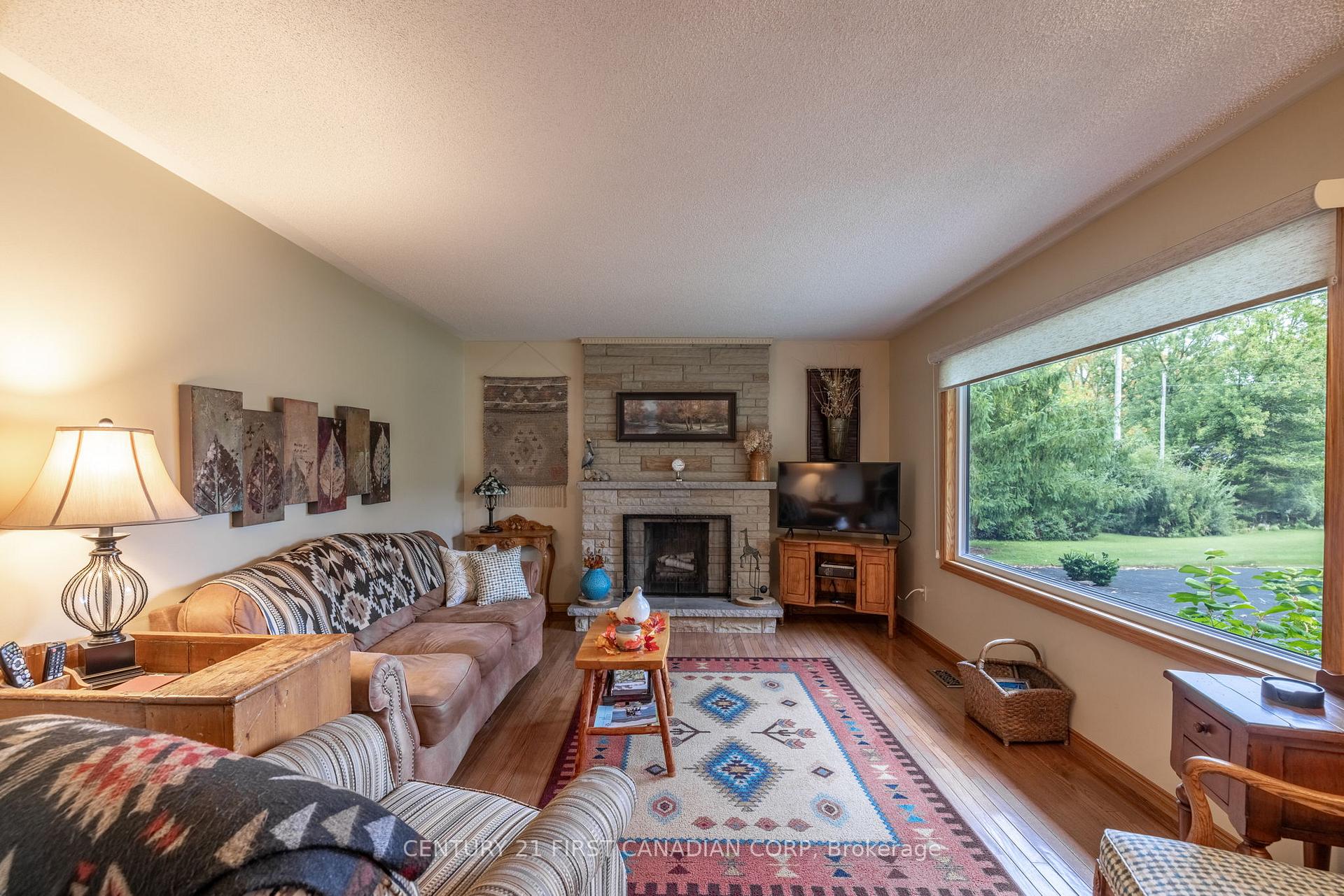 Photo 16 of 7 Currie Court, Middlesex Centre, Poplar Hill — HOMEH