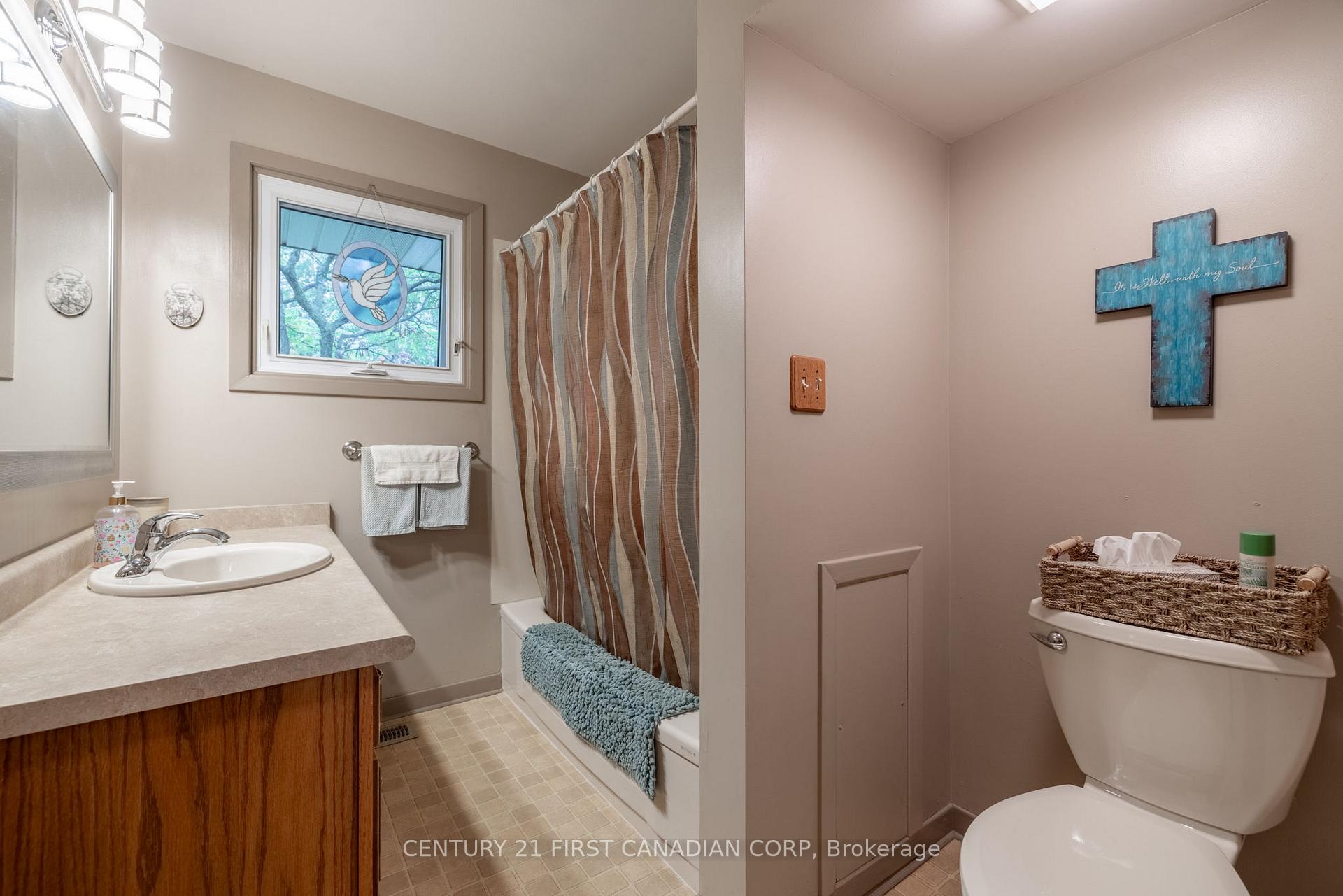 Photo 20 of 7 Currie Court, Middlesex Centre, Poplar Hill — HOMEH