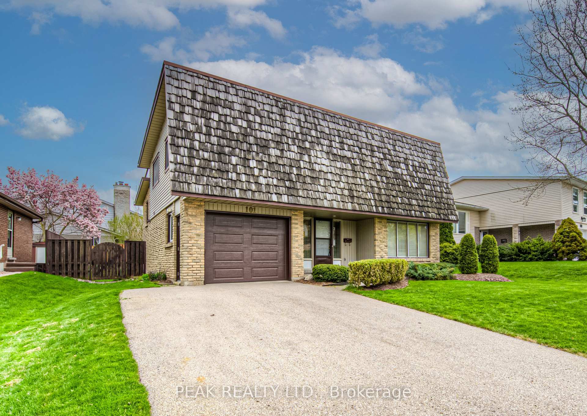 Photo 2 of 101 Blackwell Drive, Kitchener — HOMEH