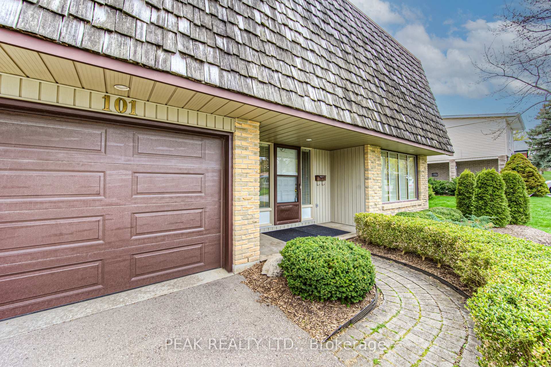 Photo 3 of 101 Blackwell Drive, Kitchener — HOMEH