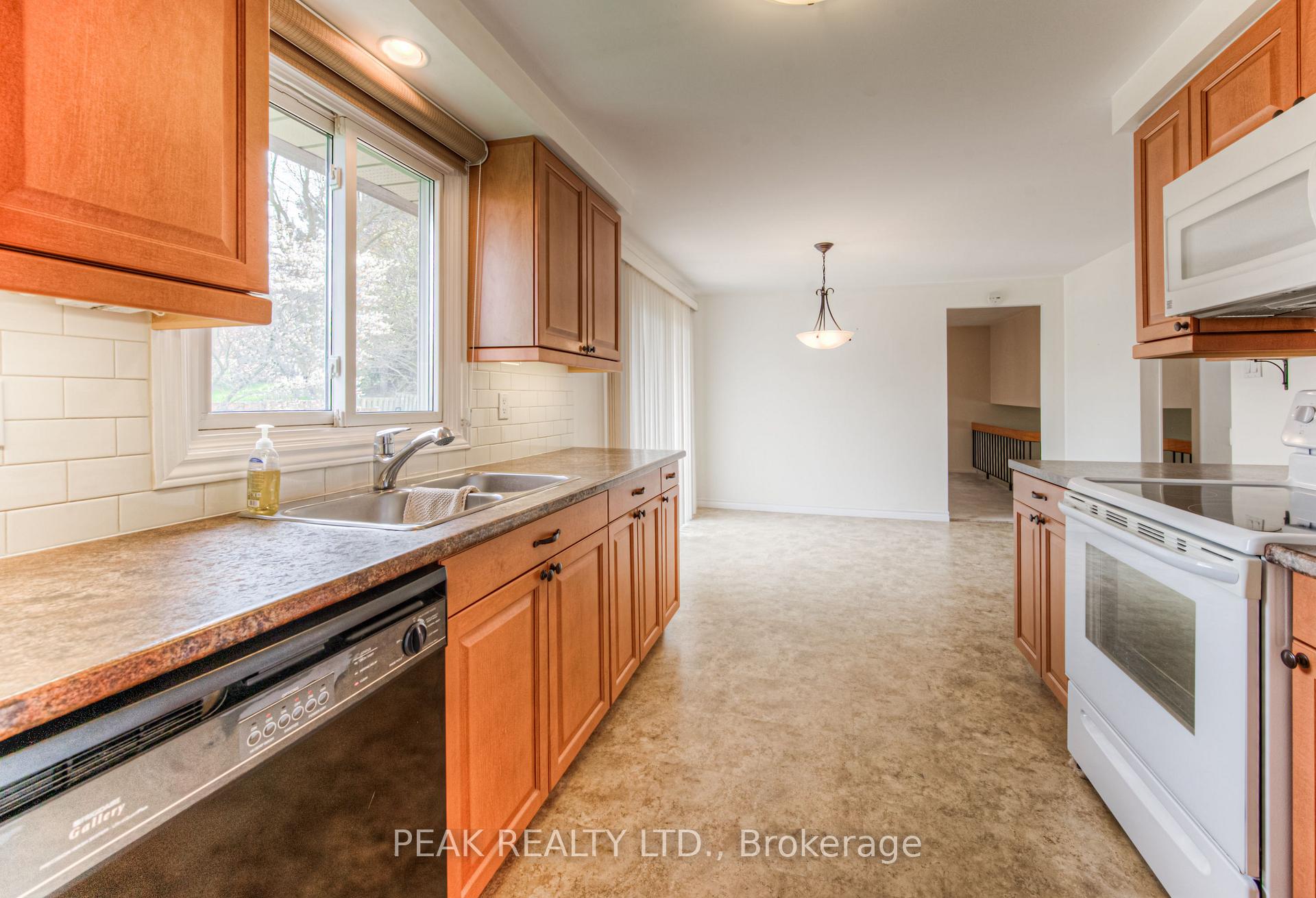 Photo 16 of 101 Blackwell Drive, Kitchener — HOMEH
