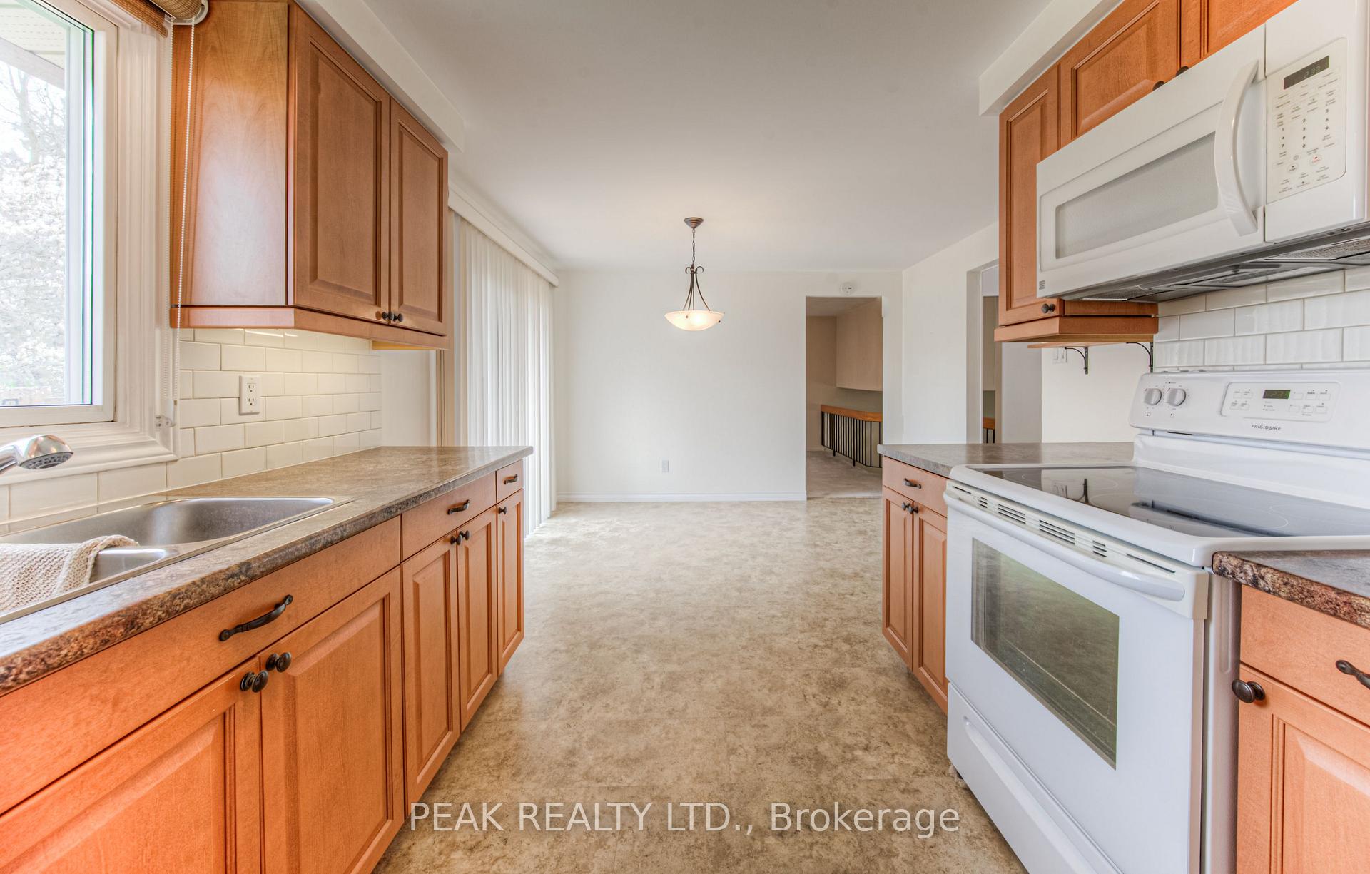 Photo 17 of 101 Blackwell Drive, Kitchener — HOMEH