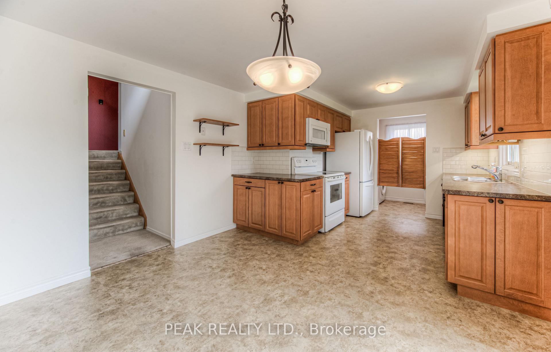 Photo 19 of 101 Blackwell Drive, Kitchener — HOMEH