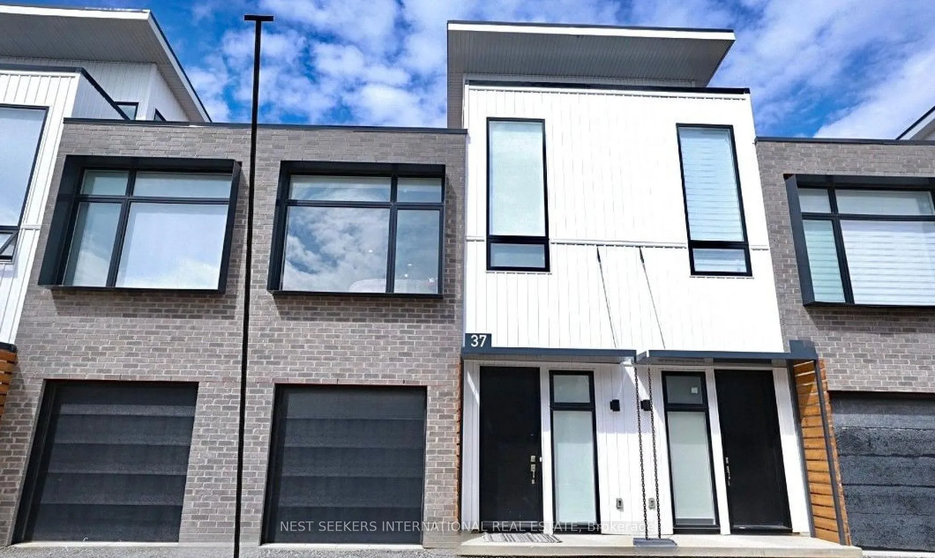 Photo 1 of 37 Summerside Mews, Pelham, Fonthill — HOMEH
