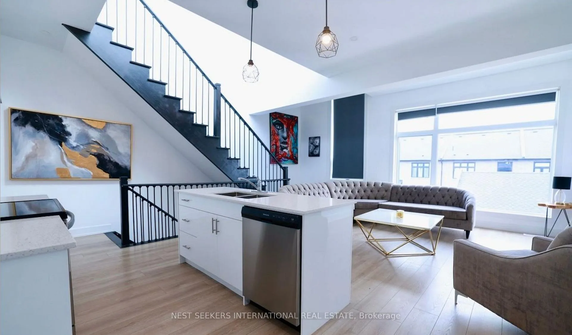 Photo 5 of 37 Summerside Mews, Pelham, Fonthill — HOMEH