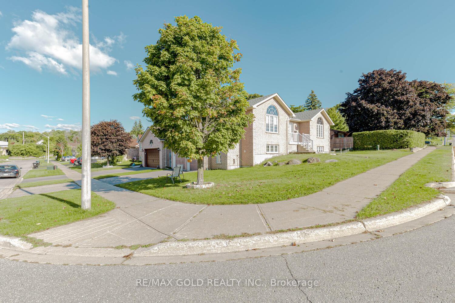 Photo 1 of 441 Irwin Street, Midland — HOMEH