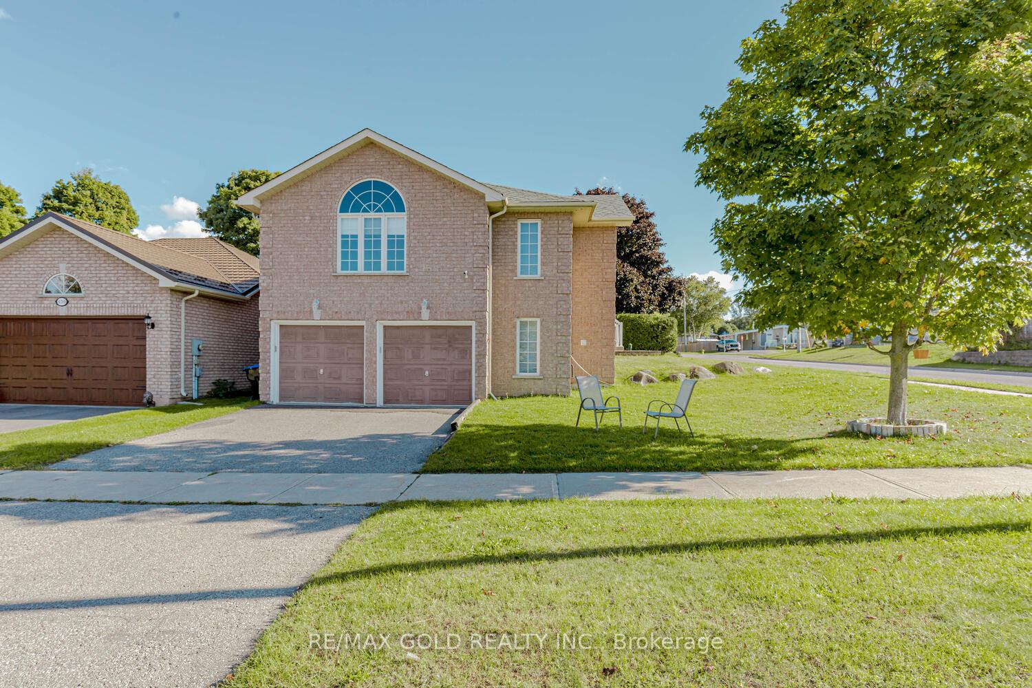 Photo 2 of 441 Irwin Street, Midland — HOMEH