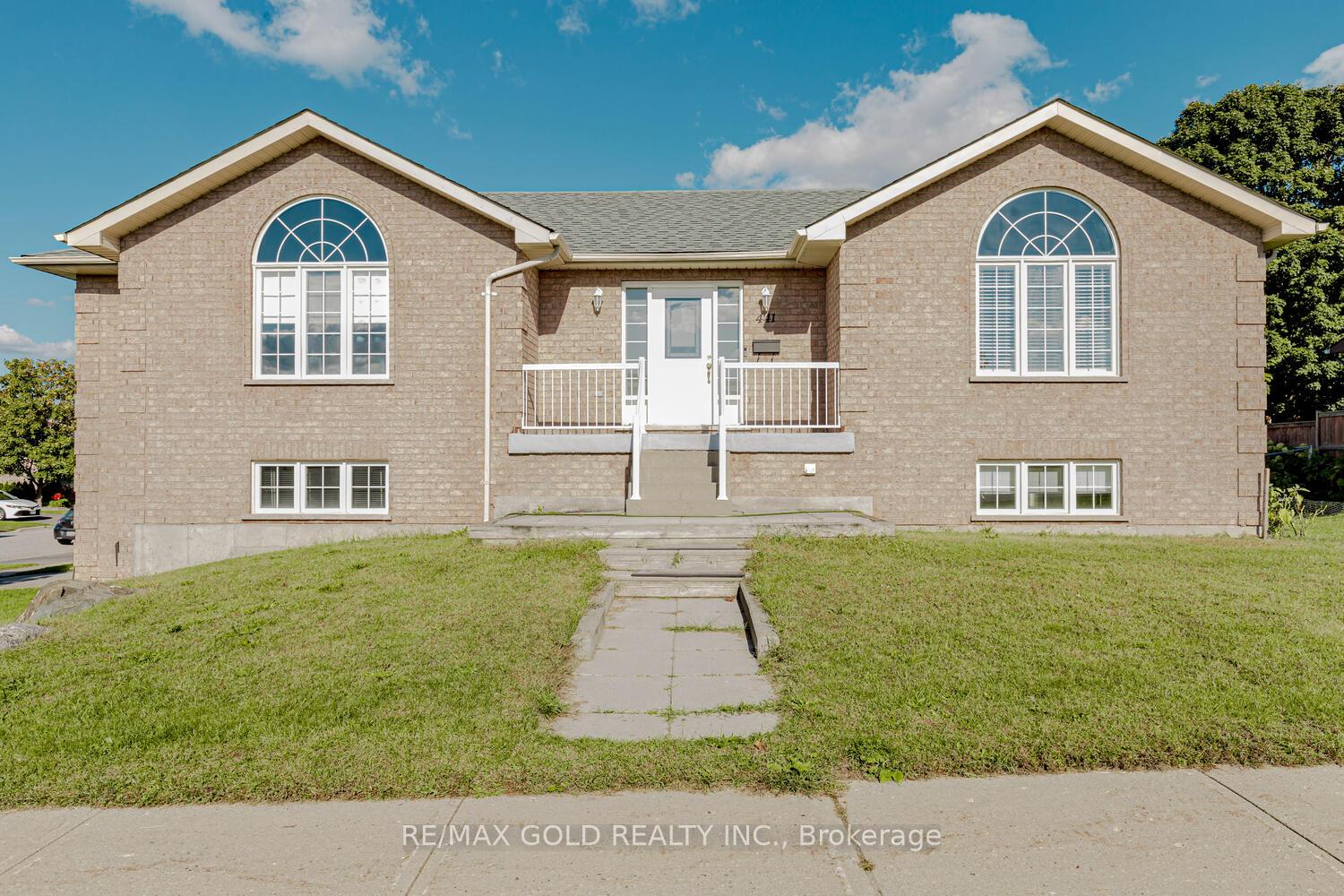 Photo 4 of 441 Irwin Street, Midland — HOMEH
