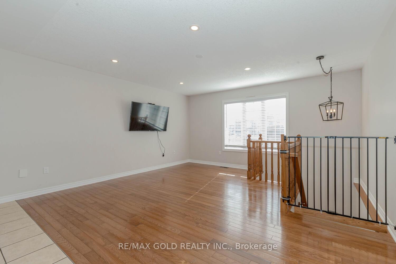 Photo 7 of 441 Irwin Street, Midland — HOMEH