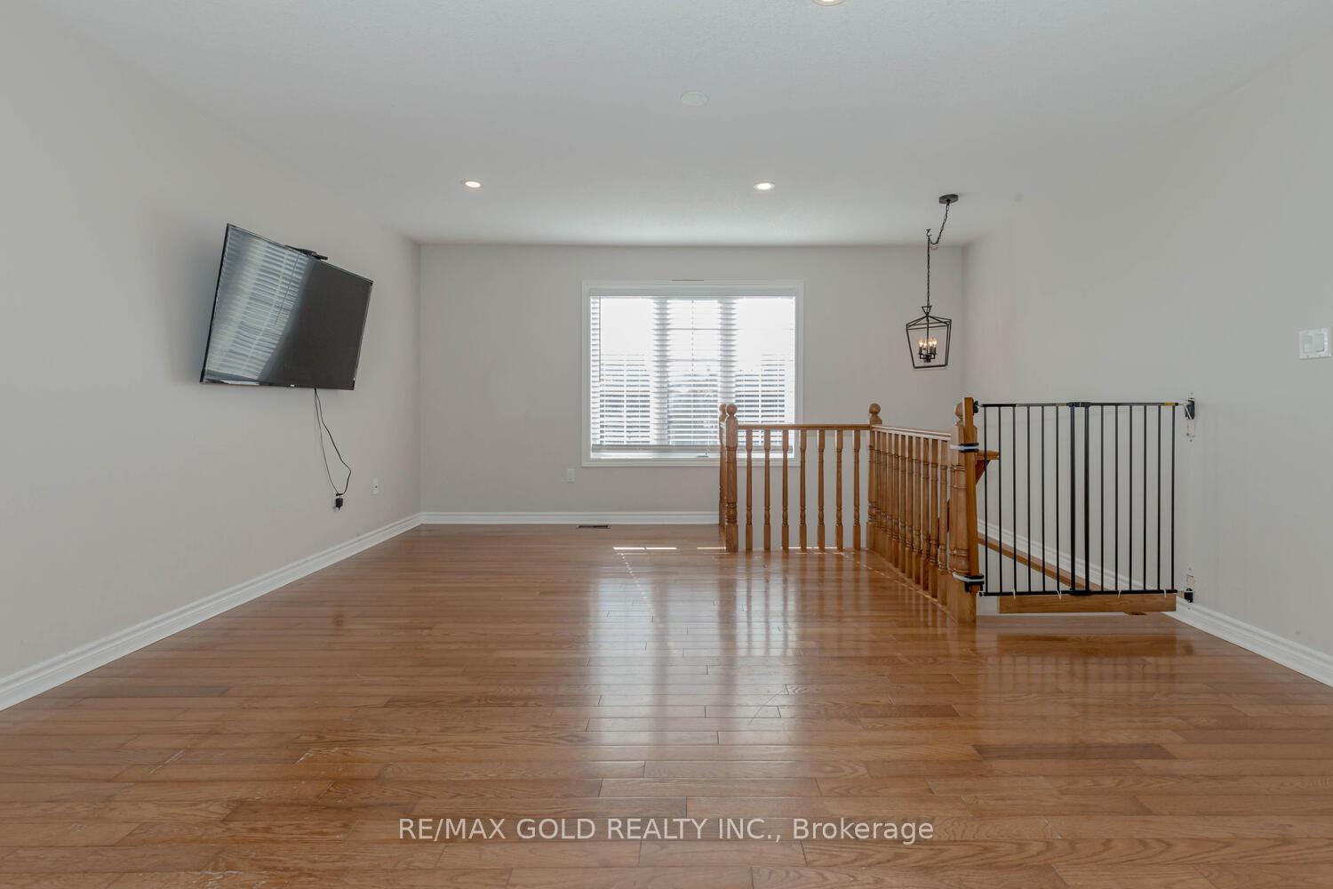 Photo 8 of 441 Irwin Street, Midland — HOMEH