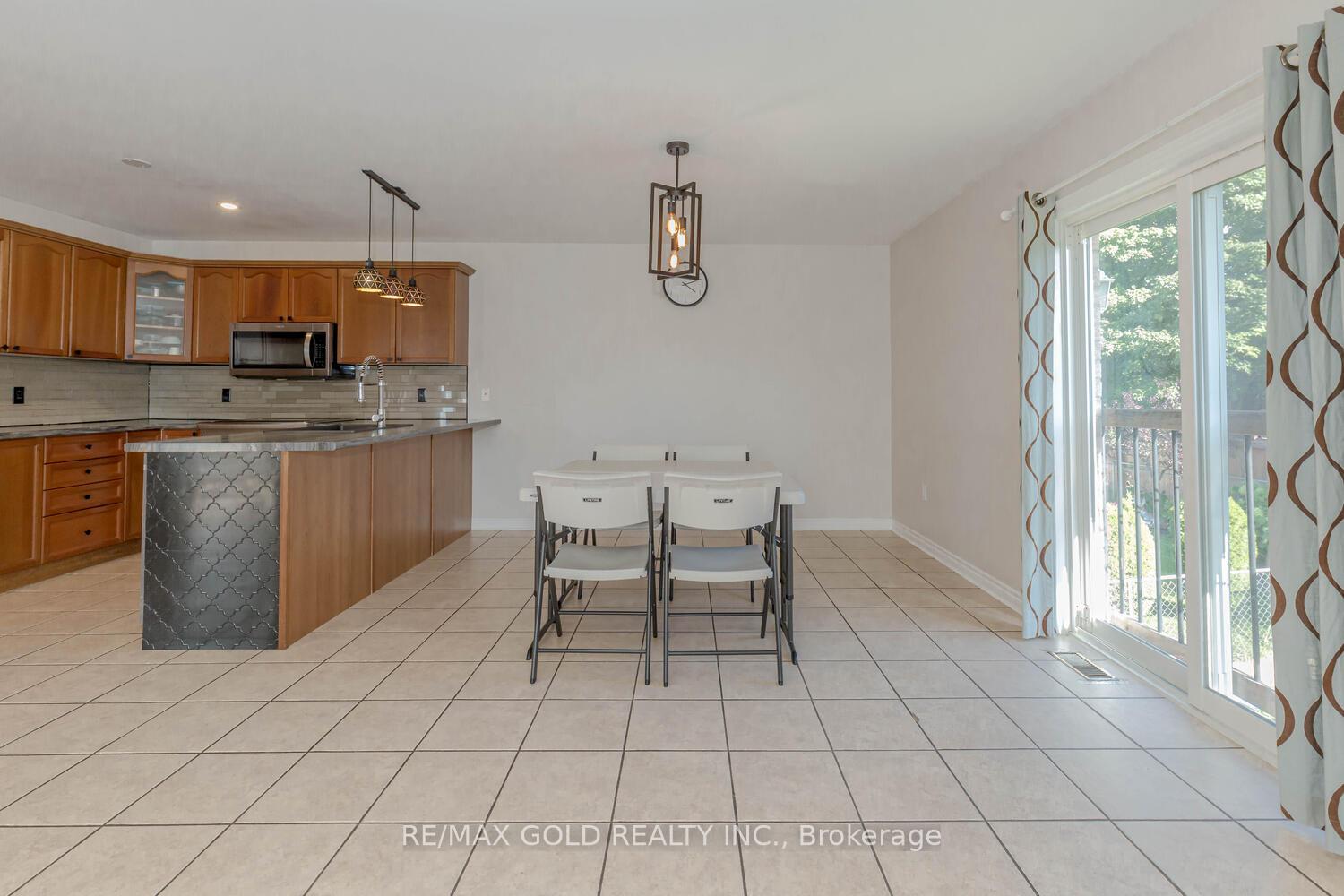 Photo 9 of 441 Irwin Street, Midland — HOMEH