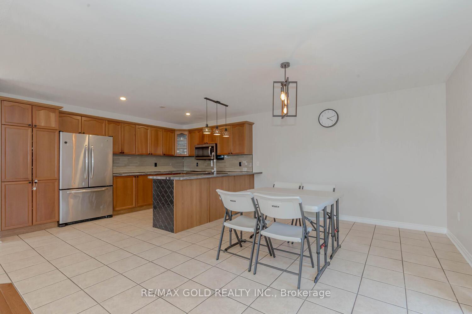 Photo 10 of 441 Irwin Street, Midland — HOMEH