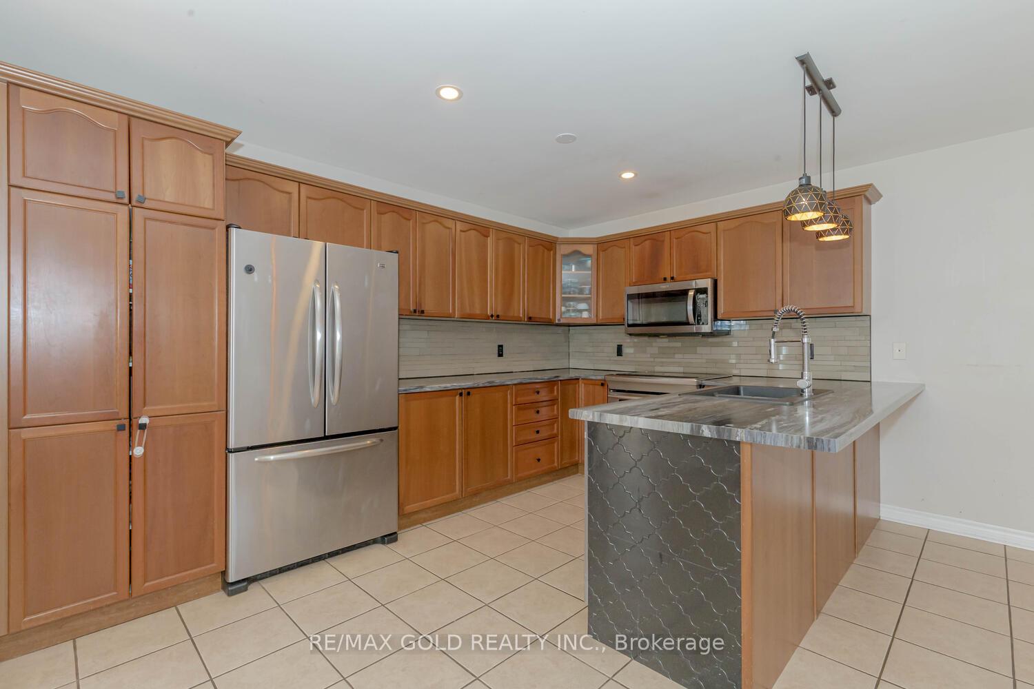 Photo 11 of 441 Irwin Street, Midland — HOMEH