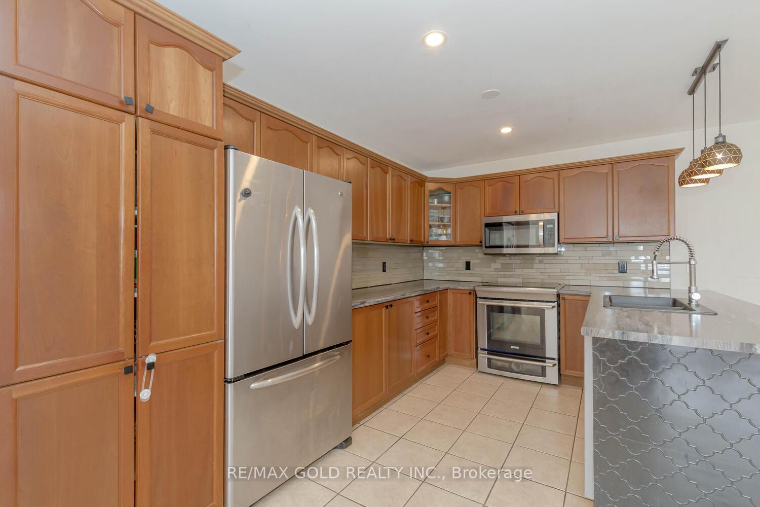 Photo 12 of 441 Irwin Street, Midland — HOMEH