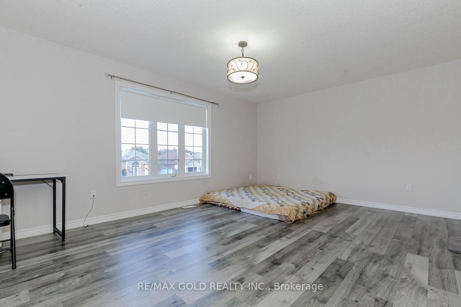 Photo 15 of 441 Irwin Street, Midland — HOMEH