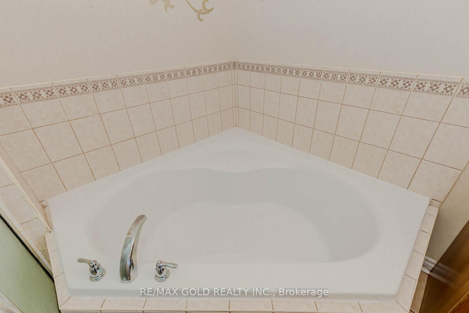 Photo 18 of 441 Irwin Street, Midland — HOMEH