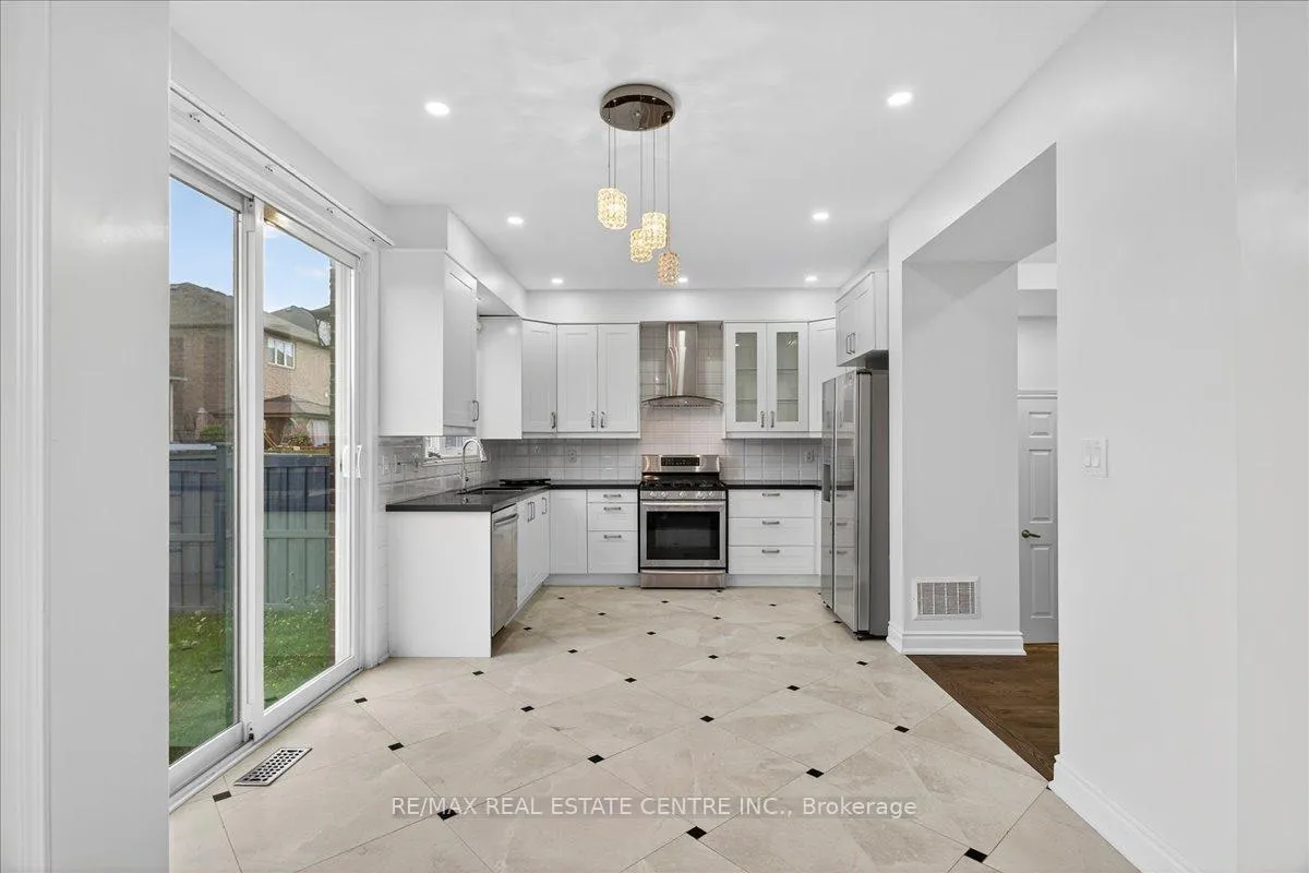 Photo 8 of 980 Clark Boulevard, Milton, Coates — HOMEH