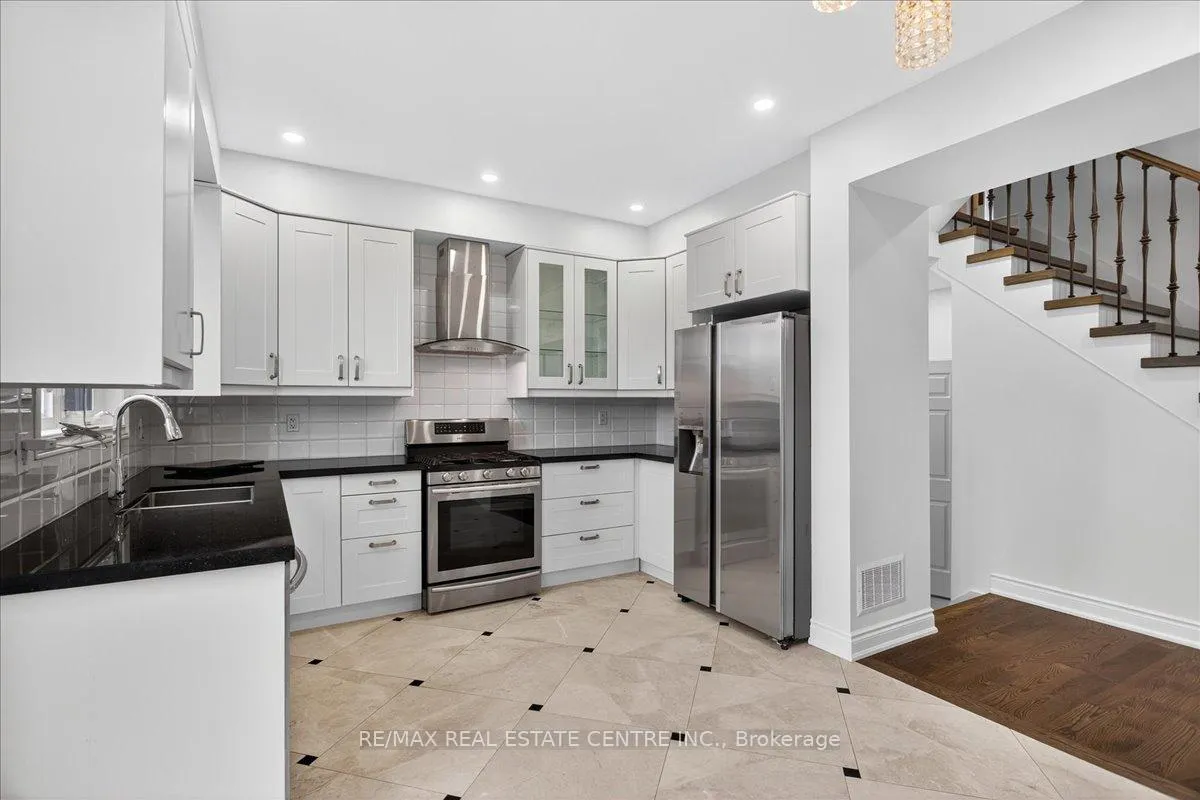 Photo 12 of 980 Clark Boulevard, Milton, Coates — HOMEH