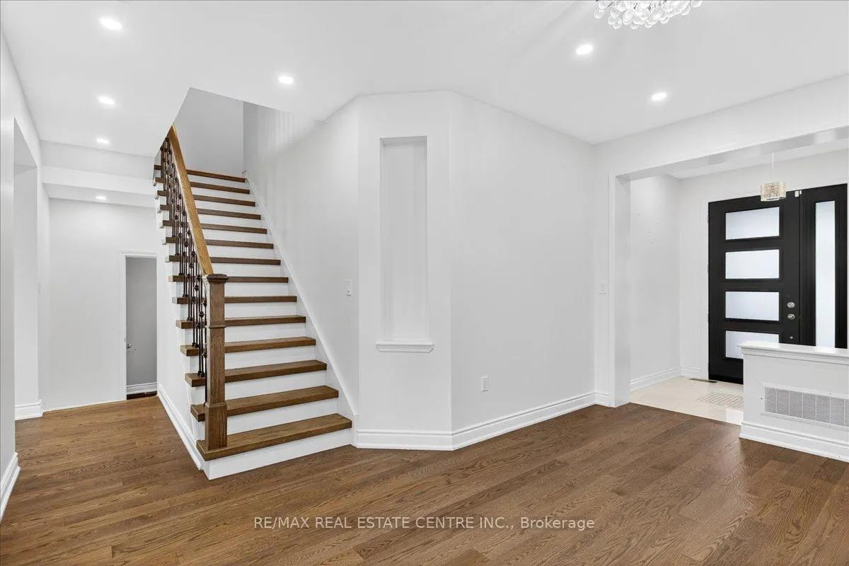 Photo 16 of 980 Clark Boulevard, Milton, Coates — HOMEH