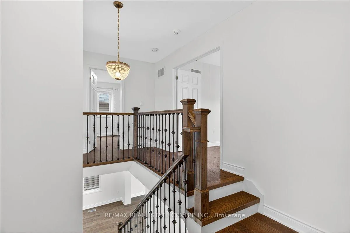 Photo 17 of 980 Clark Boulevard, Milton, Coates — HOMEH