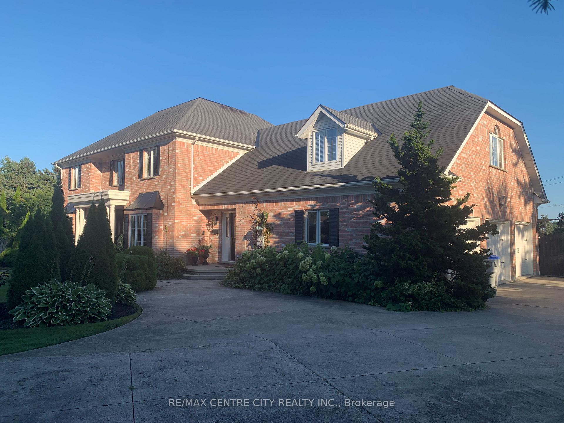 Photo 2 of 11 Woodland Drive, Middlesex Centre, Kilworth — HOMEH