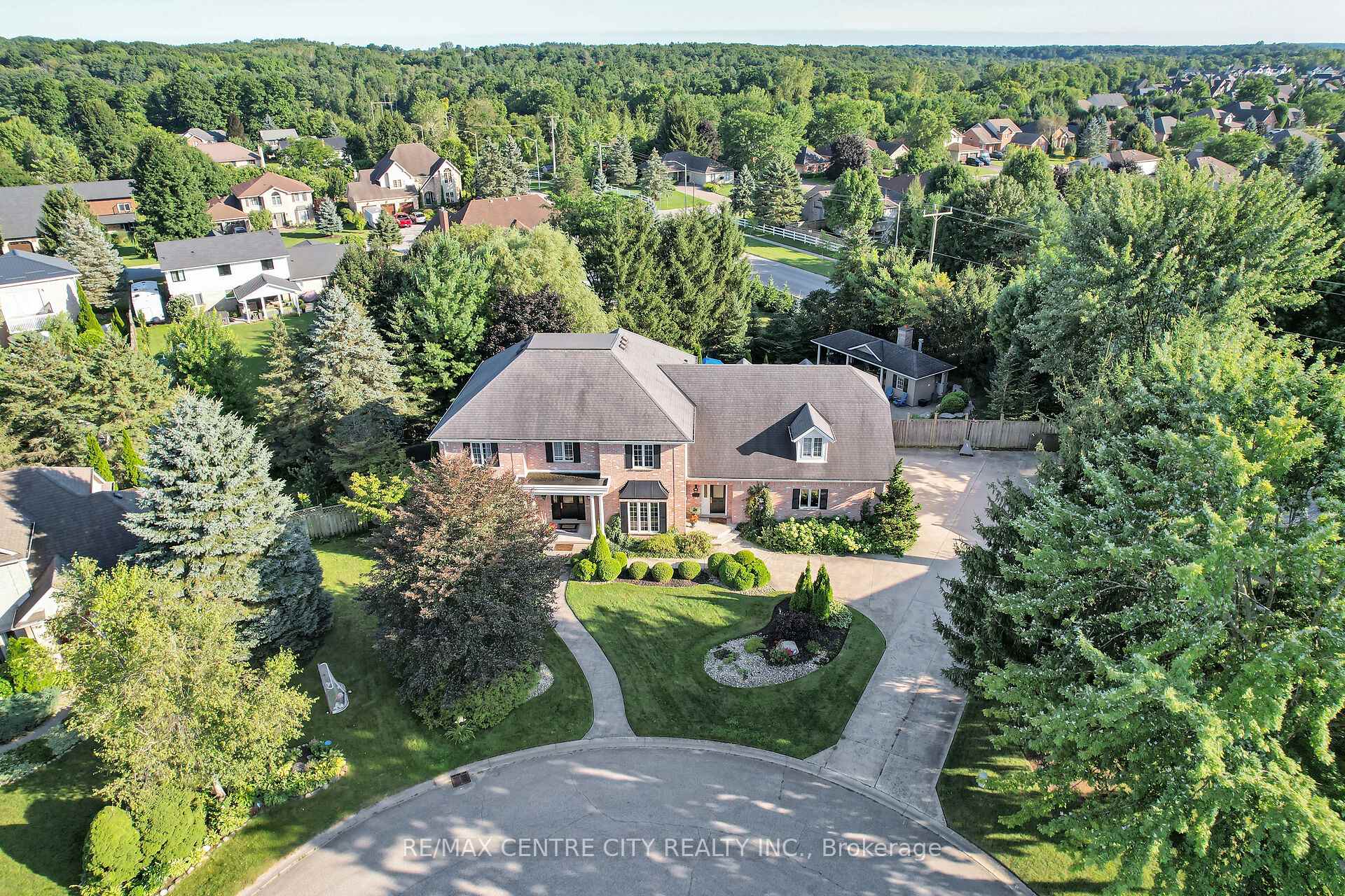 Photo 3 of 11 Woodland Drive, Middlesex Centre, Kilworth — HOMEH