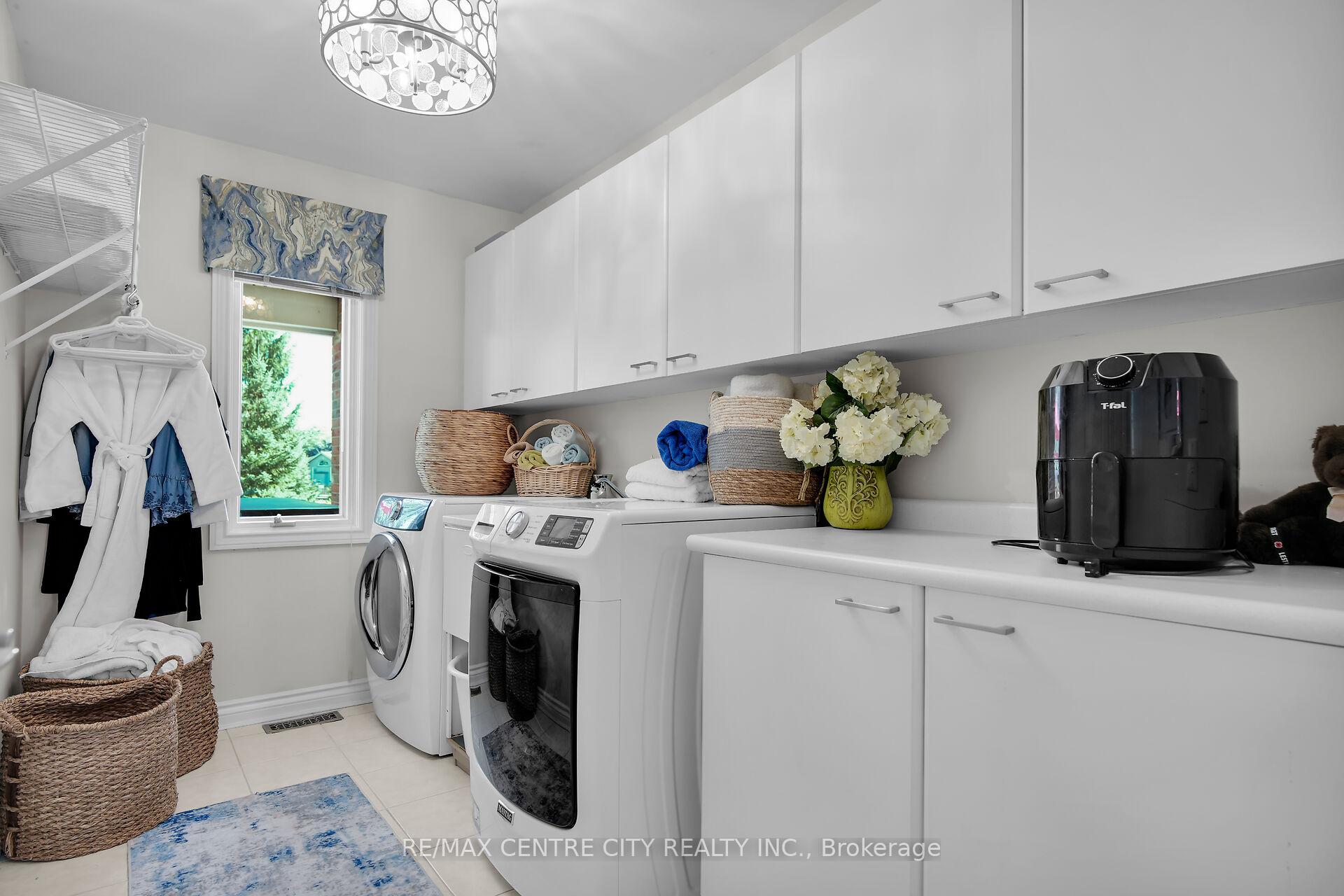 Photo 17 of 11 Woodland Drive, Middlesex Centre, Kilworth — HOMEH