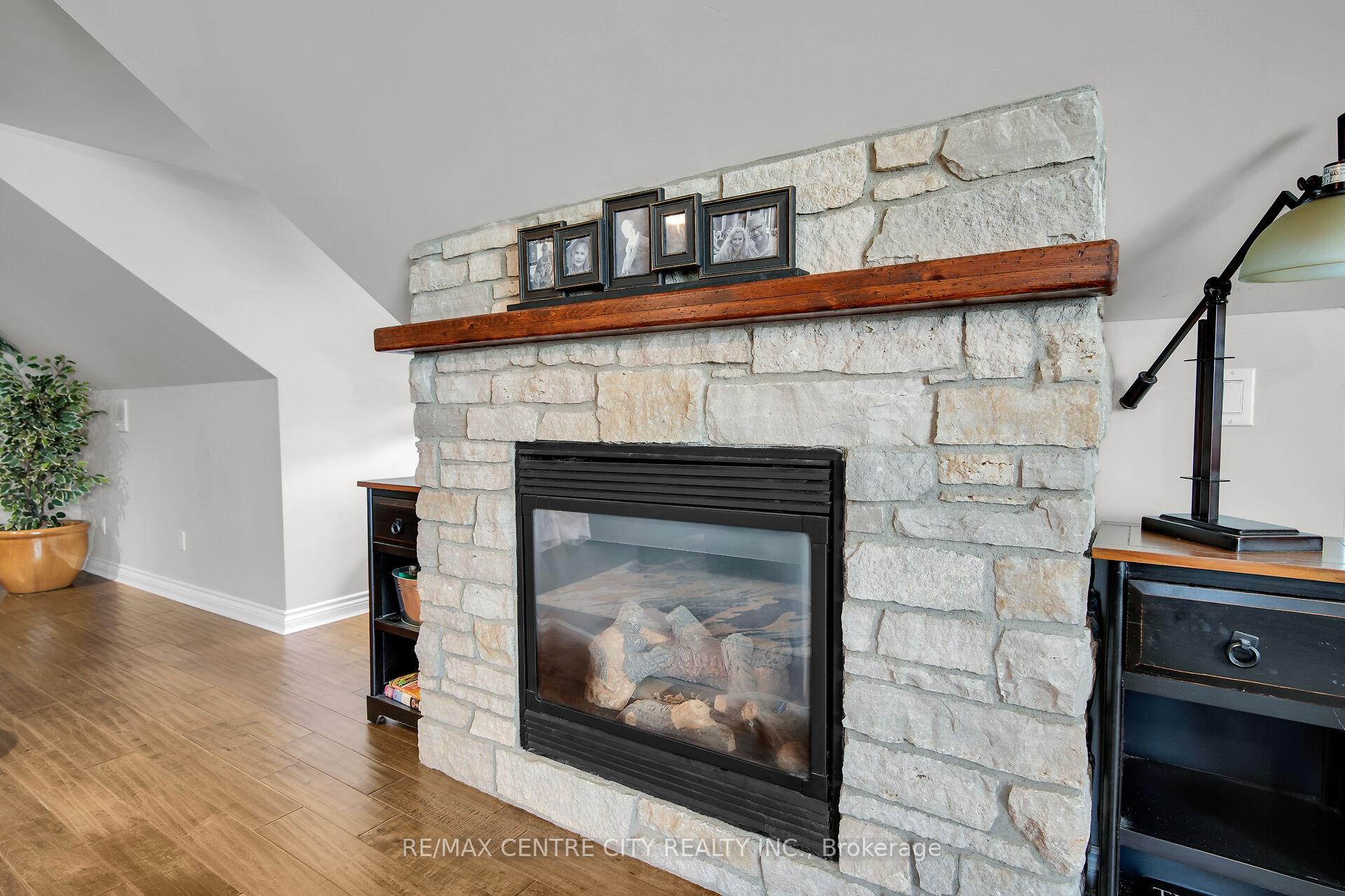 Photo 21 of 11 Woodland Drive, Middlesex Centre, Kilworth — HOMEH