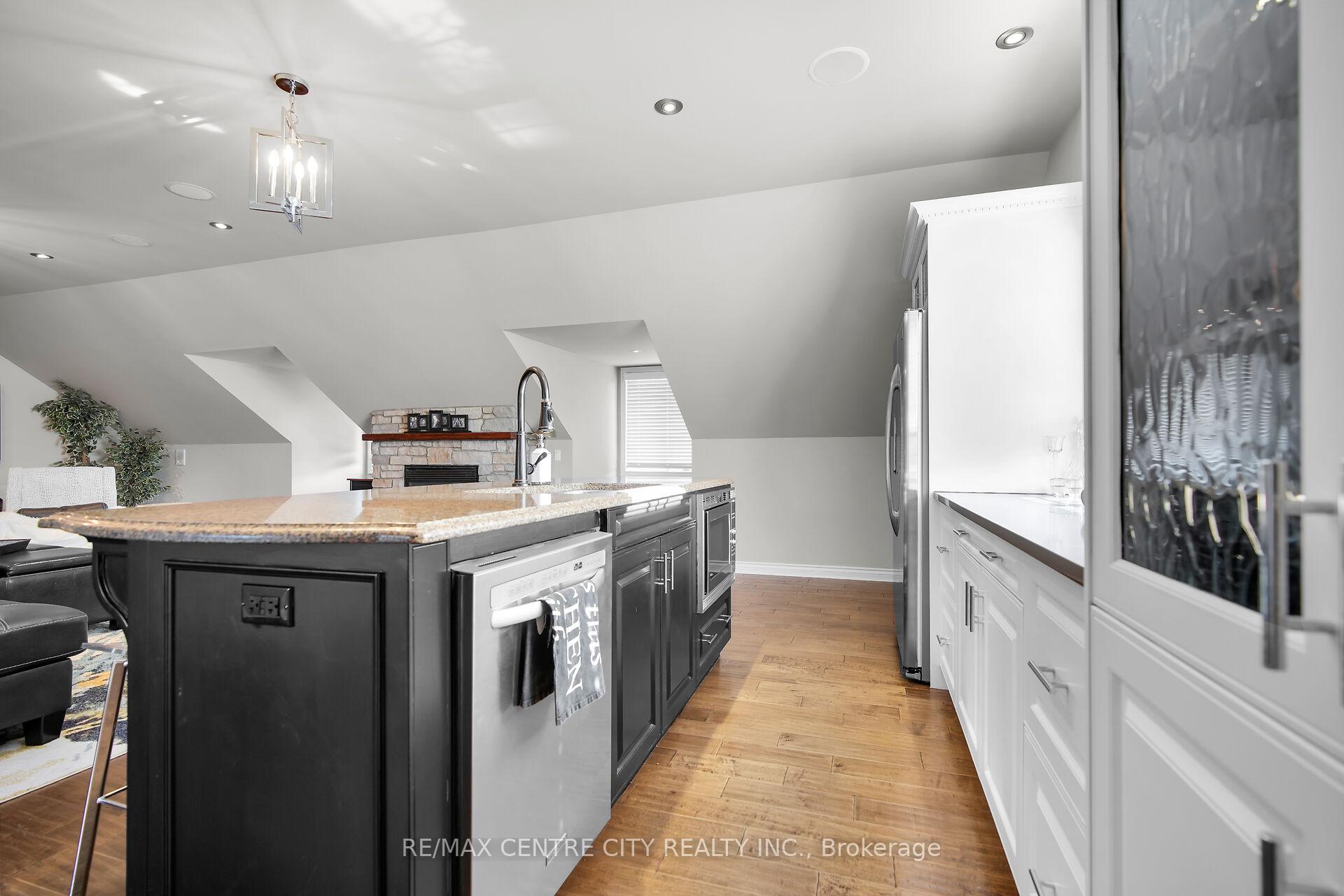 Photo 23 of 11 Woodland Drive, Middlesex Centre, Kilworth — HOMEH