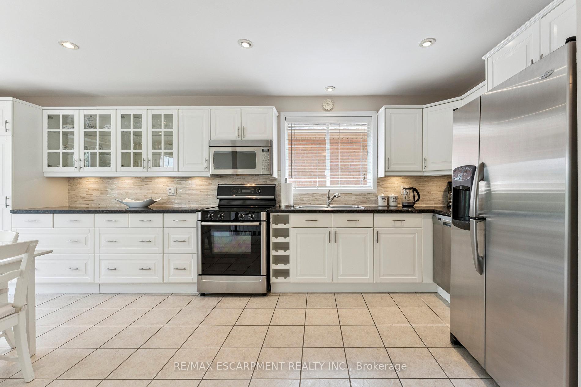 Photo 15 of 1650 Allan Crescent, Milton, Beaty — HOMEH