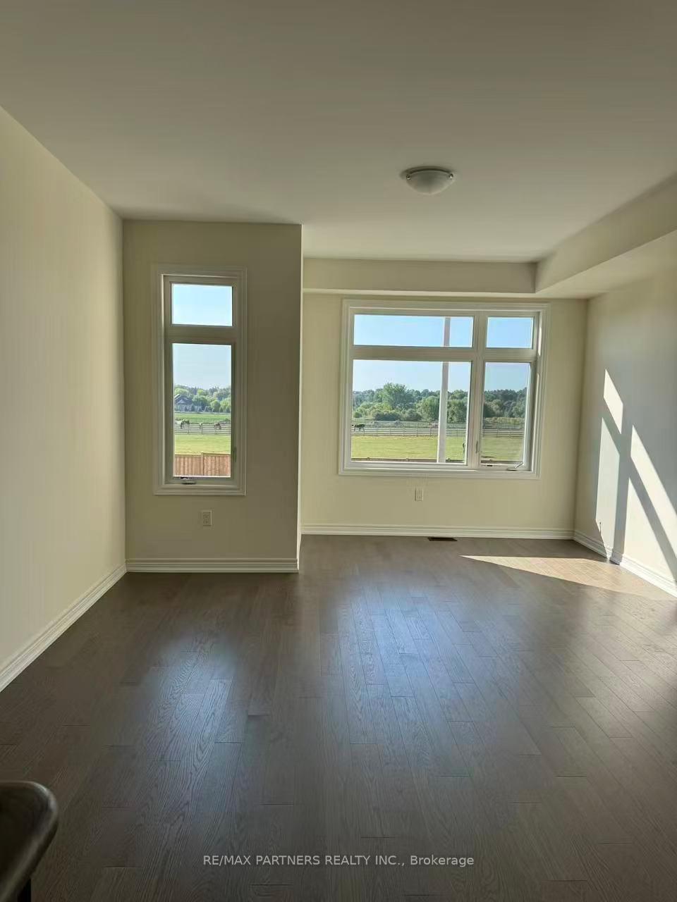 Photo 5 of 155 Berczy Green Drive, Markham, Rural Markham — HOMEH