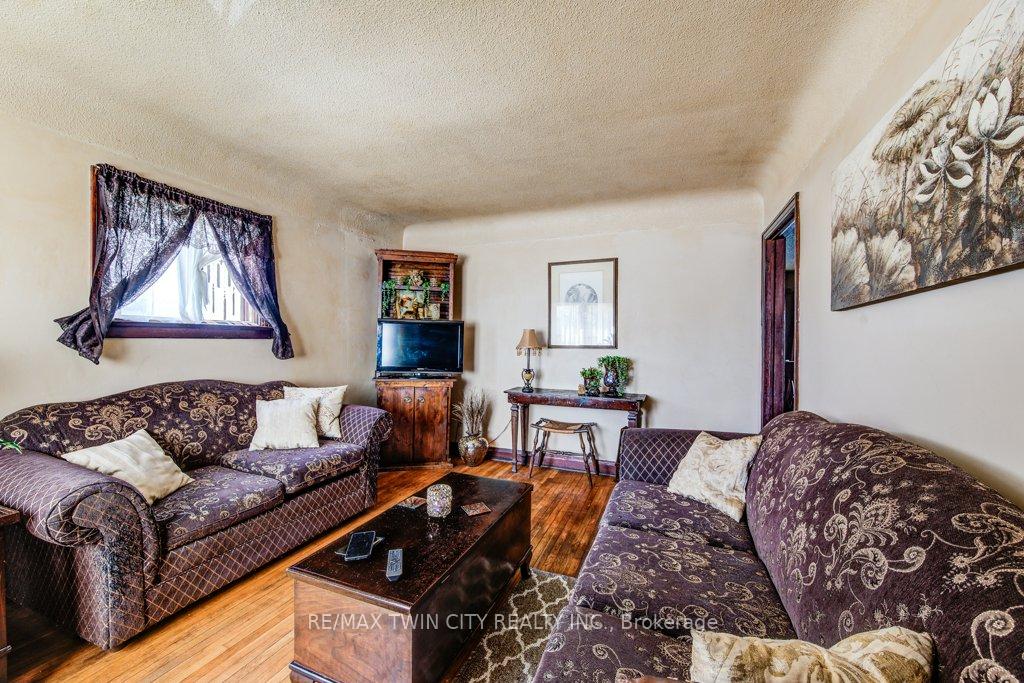 Photo 2 of 326 Blucher Boulevard, Kitchener — HOMEH