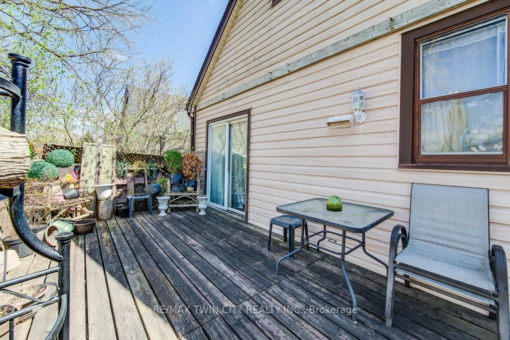 Photo 17 of 326 Blucher Boulevard, Kitchener — HOMEH