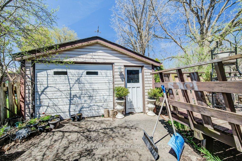 Photo 19 of 326 Blucher Boulevard, Kitchener — HOMEH