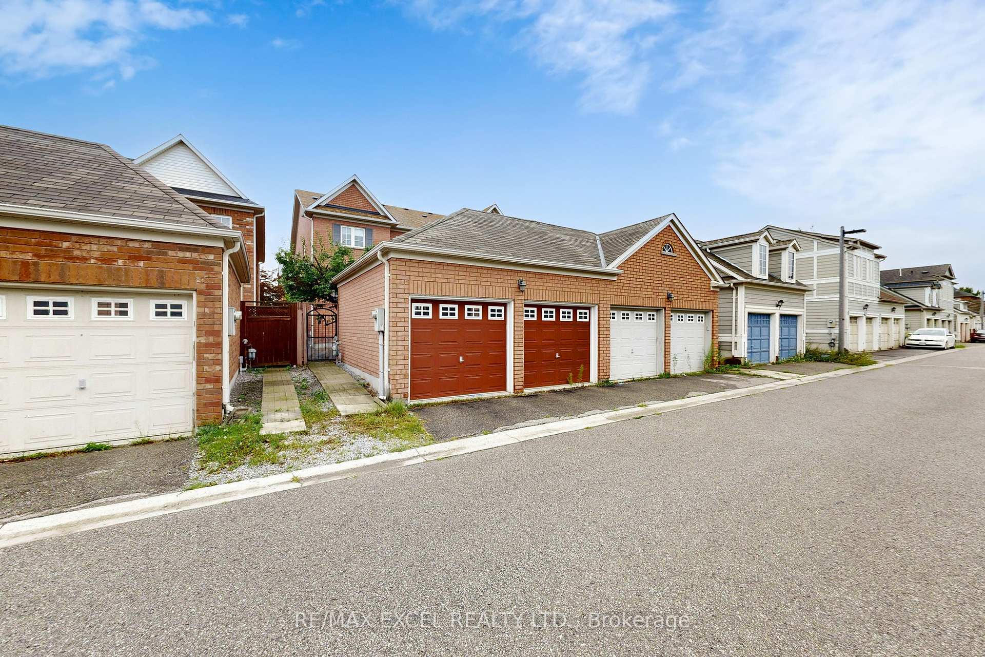 Photo 2 of 35 Cardrew Street, Markham, Cornell — HOMEH