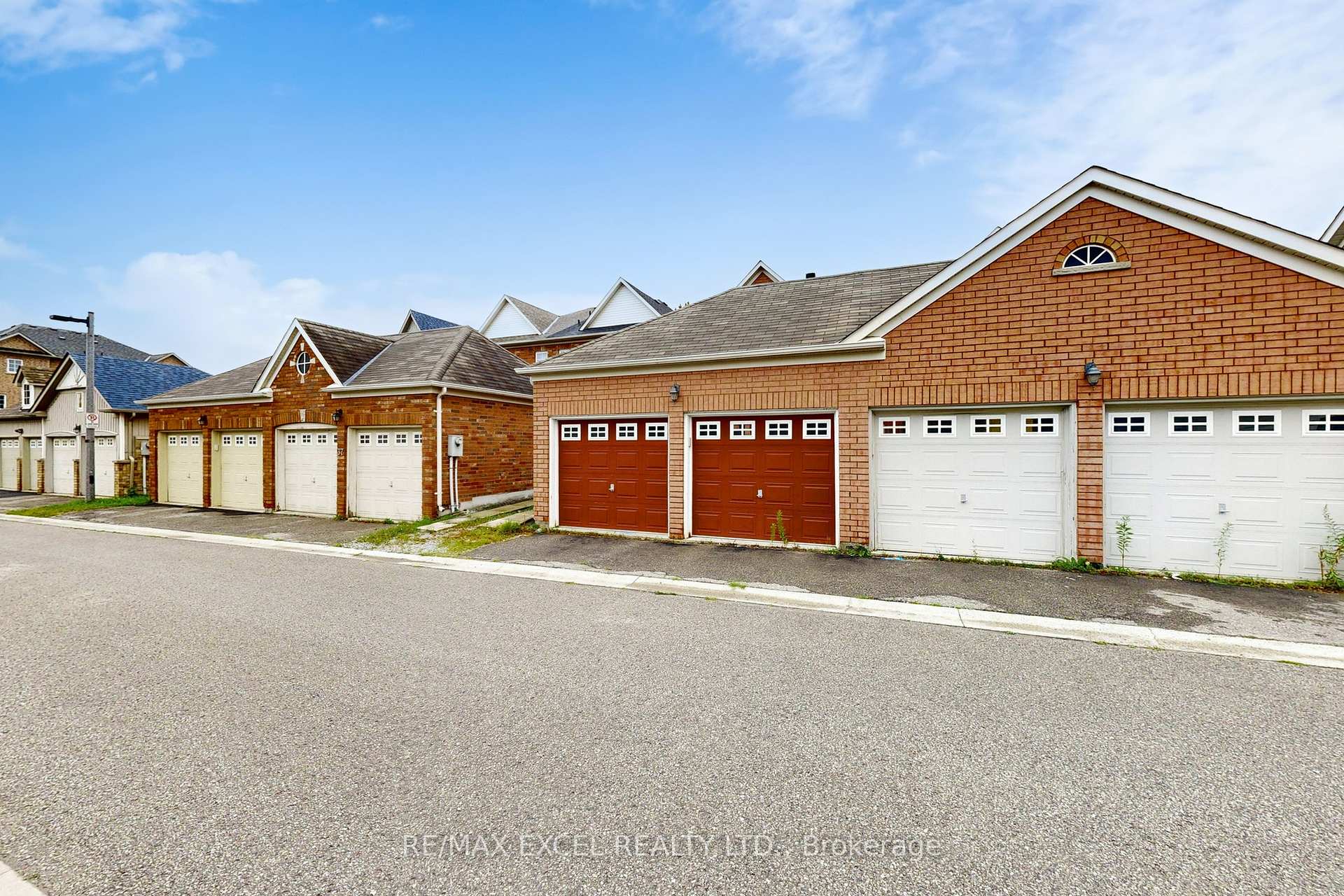 Photo 3 of 35 Cardrew Street, Markham, Cornell — HOMEH