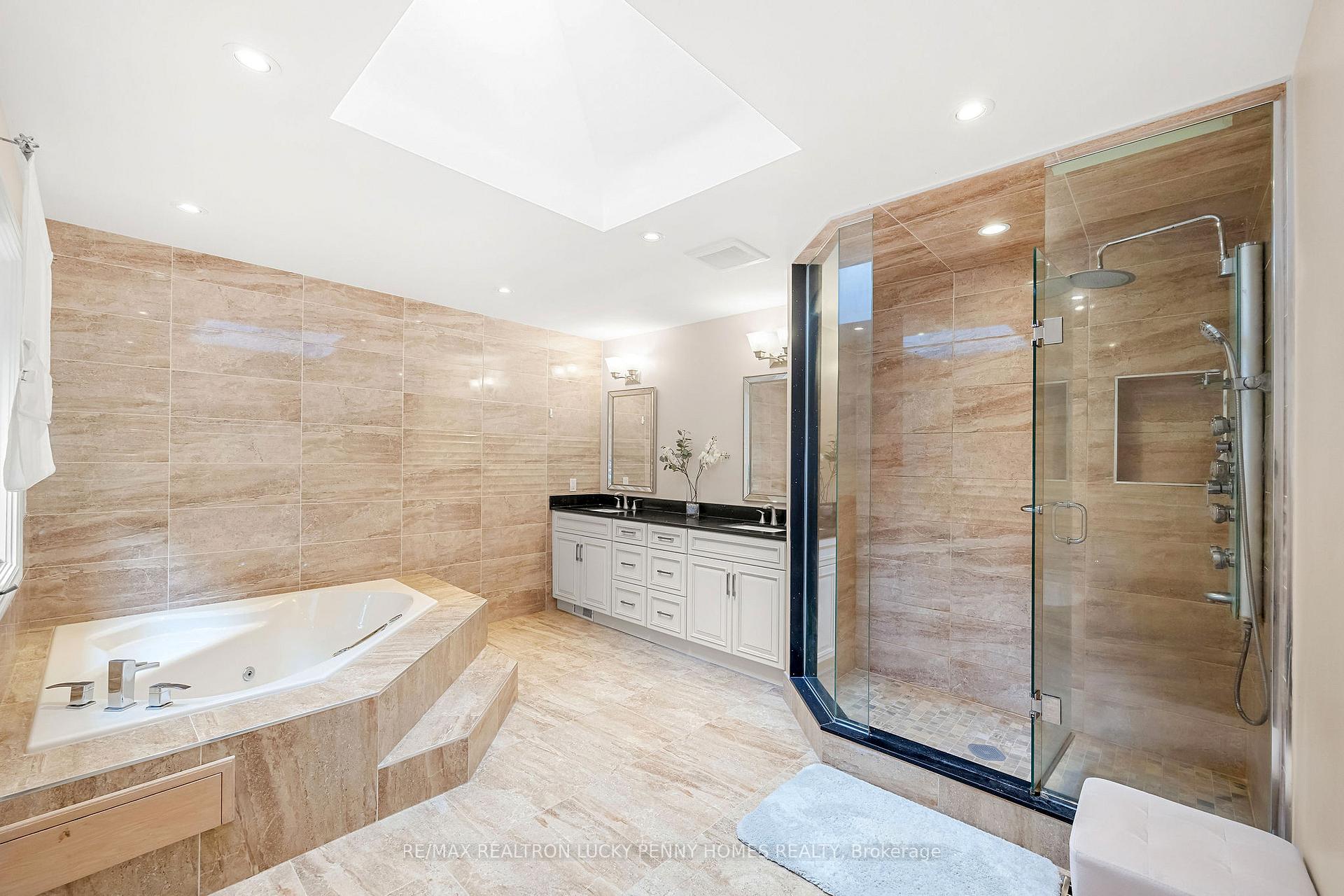 Photo 5 of 10 Walnut Glen Place, Markham, Devil's Elbow — HOMEH