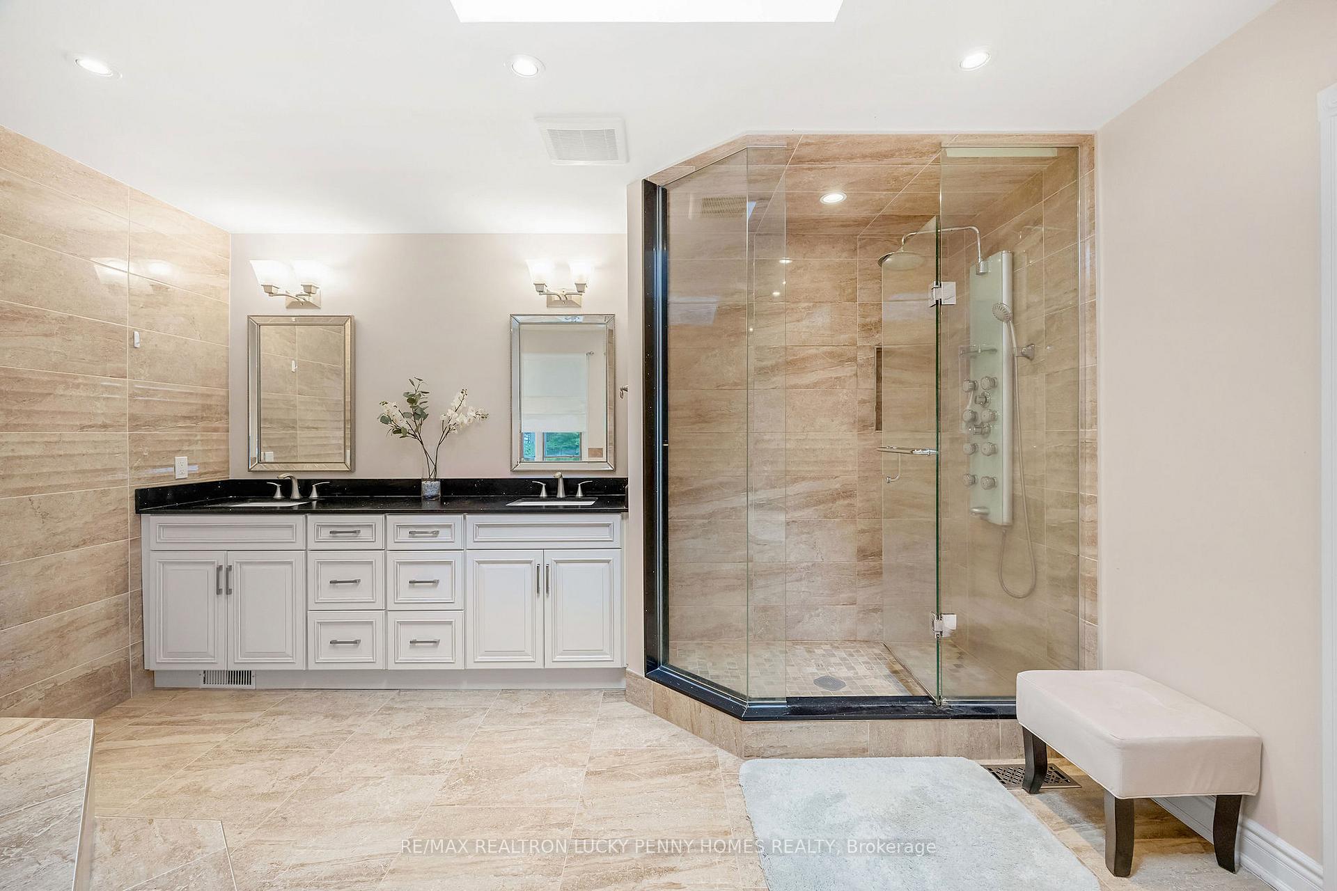 Photo 6 of 10 Walnut Glen Place, Markham, Devil's Elbow — HOMEH