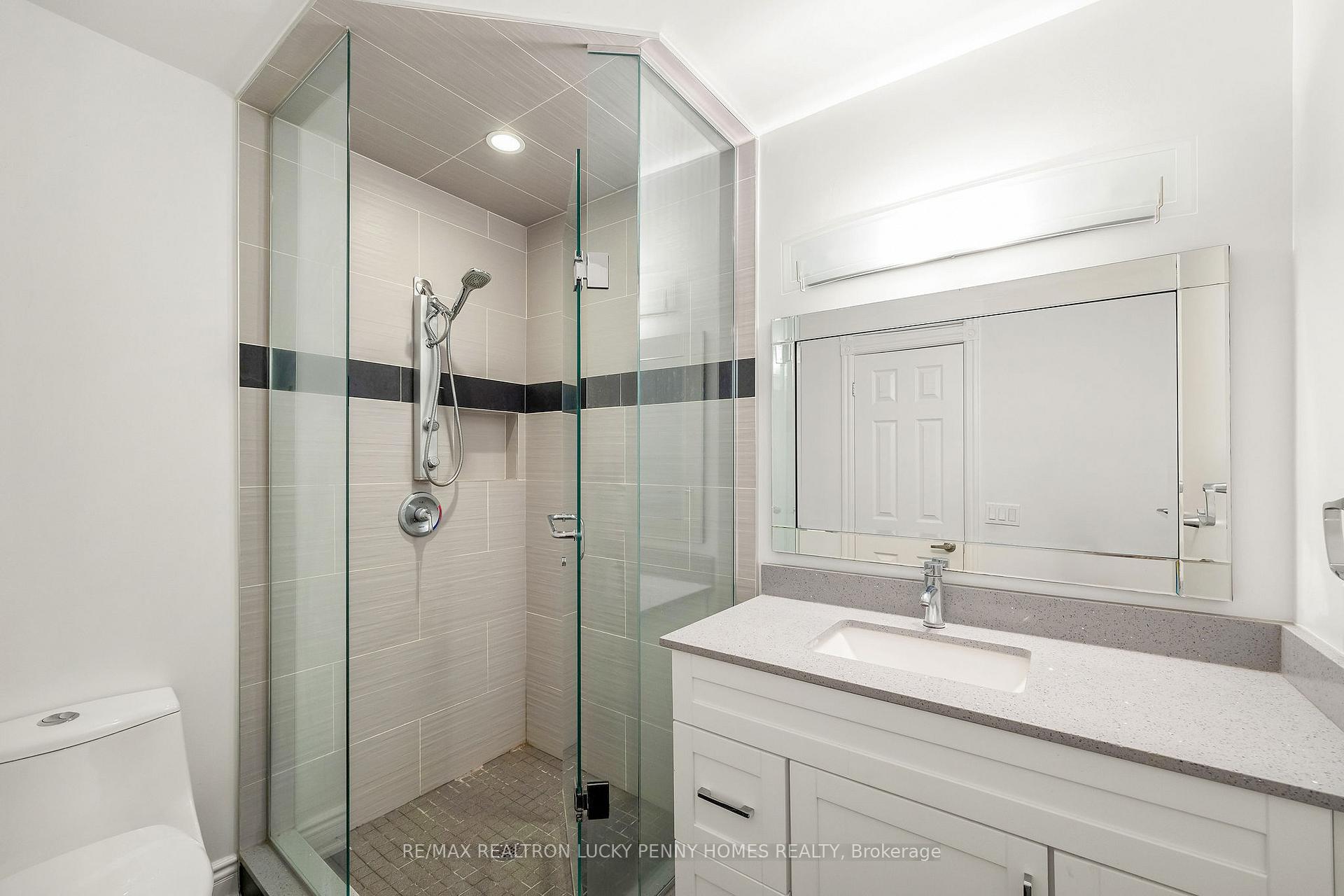 Photo 8 of 10 Walnut Glen Place, Markham, Devil's Elbow — HOMEH
