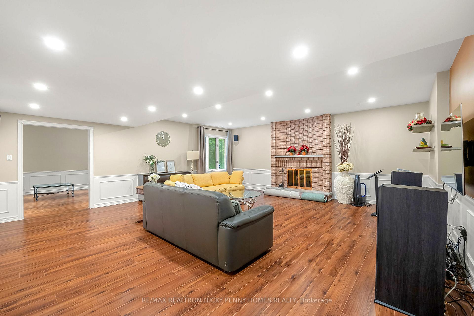 Photo 14 of 10 Walnut Glen Place, Markham, Devil's Elbow — HOMEH