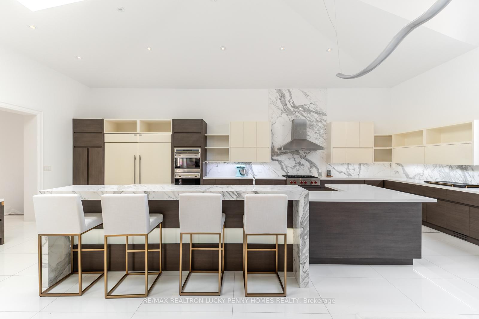 Photo 2 of 35 Walnut Glen Place, Markham, Devil's Elbow — HOMEH