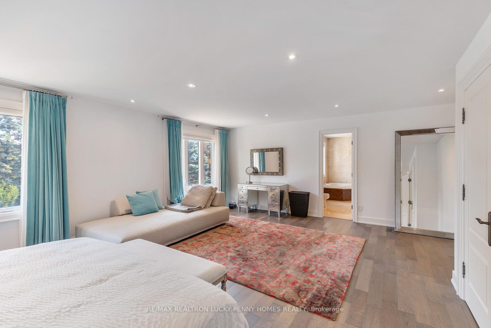 Photo 7 of 35 Walnut Glen Place, Markham, Devil's Elbow — HOMEH