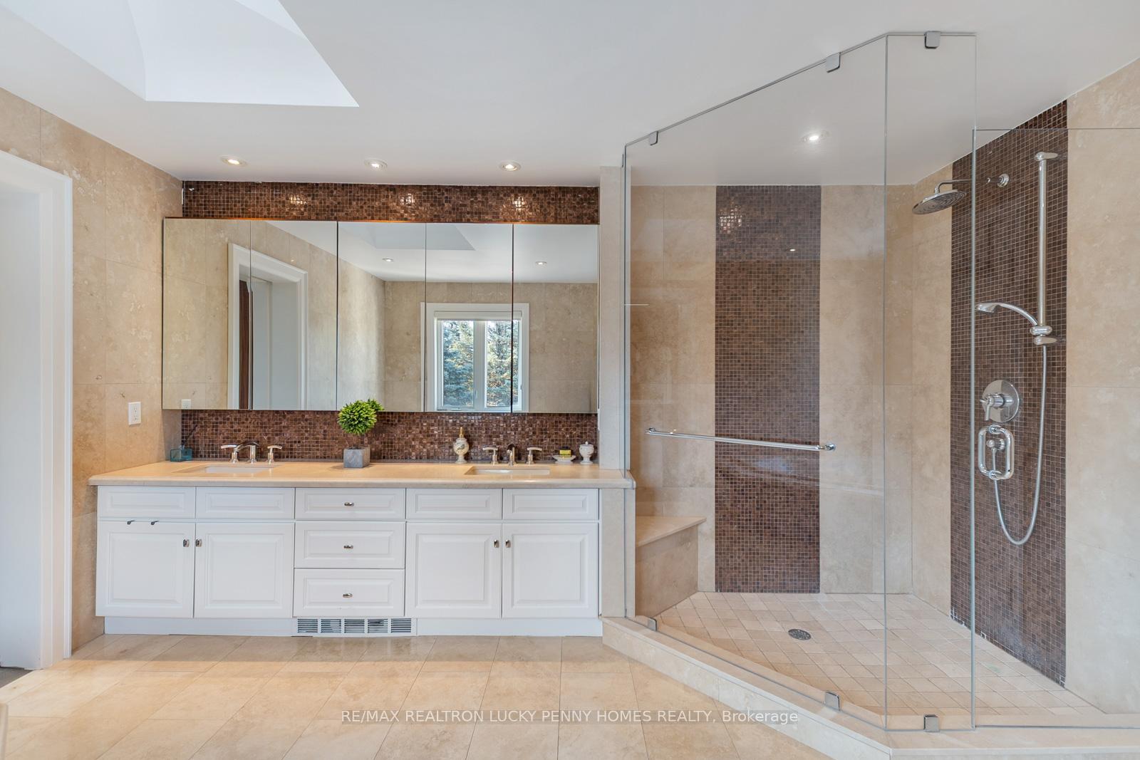Photo 9 of 35 Walnut Glen Place, Markham, Devil's Elbow — HOMEH