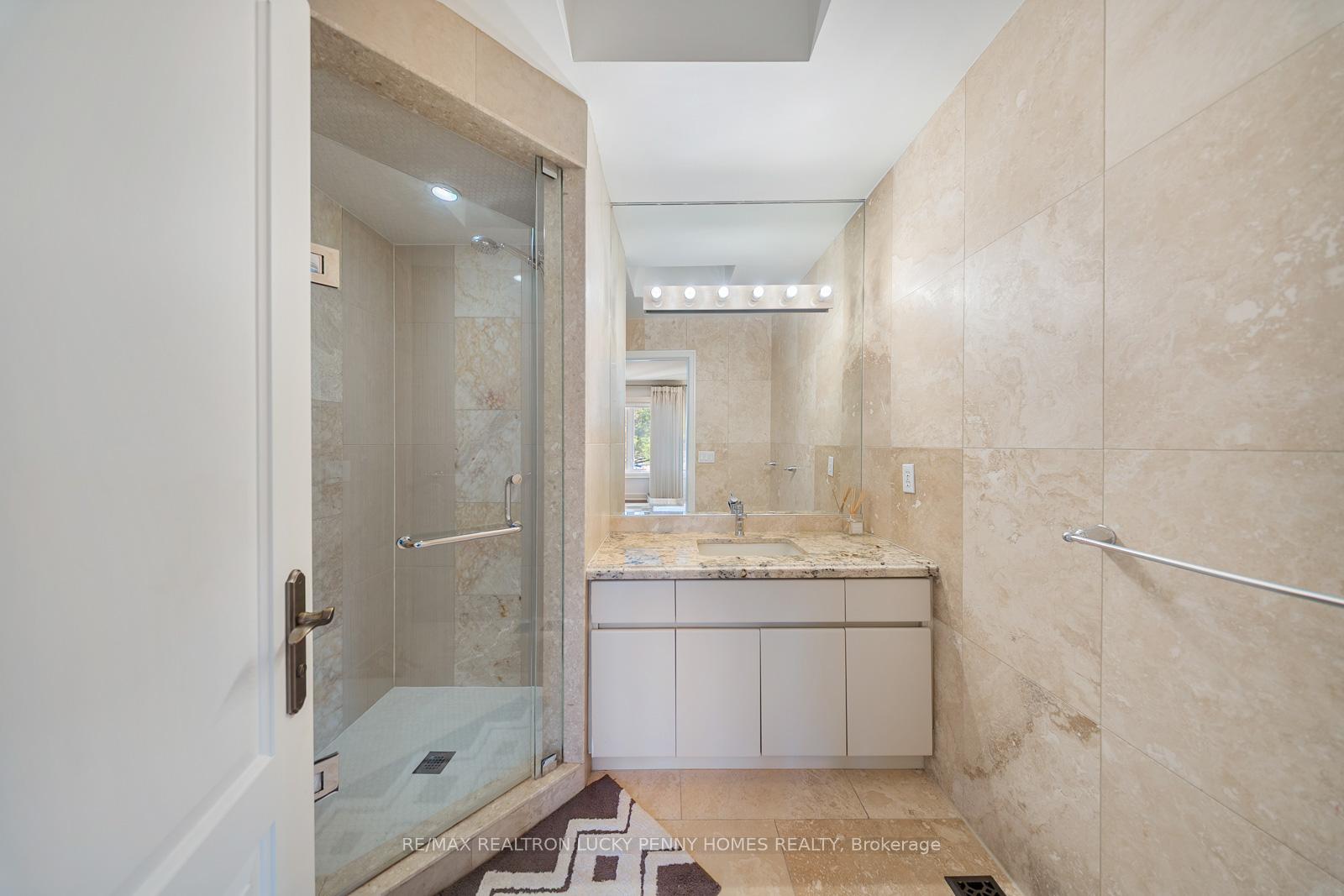 Photo 12 of 35 Walnut Glen Place, Markham, Devil's Elbow — HOMEH