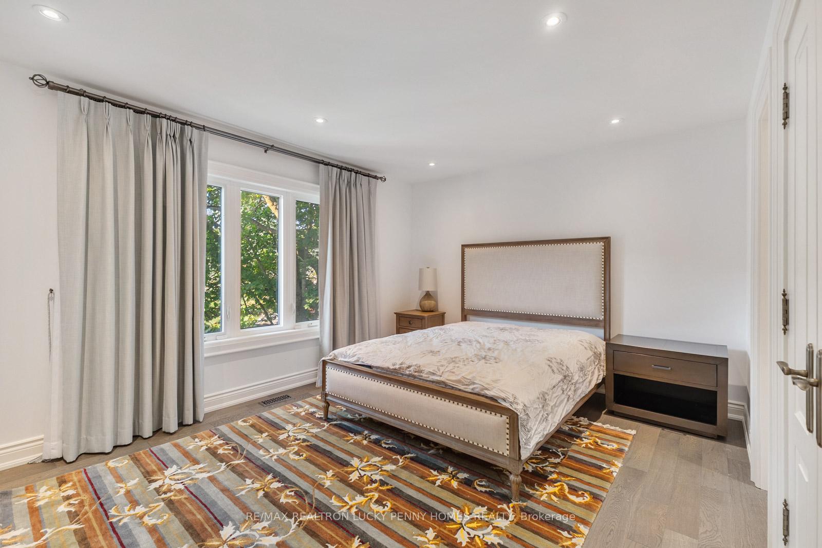 Photo 13 of 35 Walnut Glen Place, Markham, Devil's Elbow — HOMEH