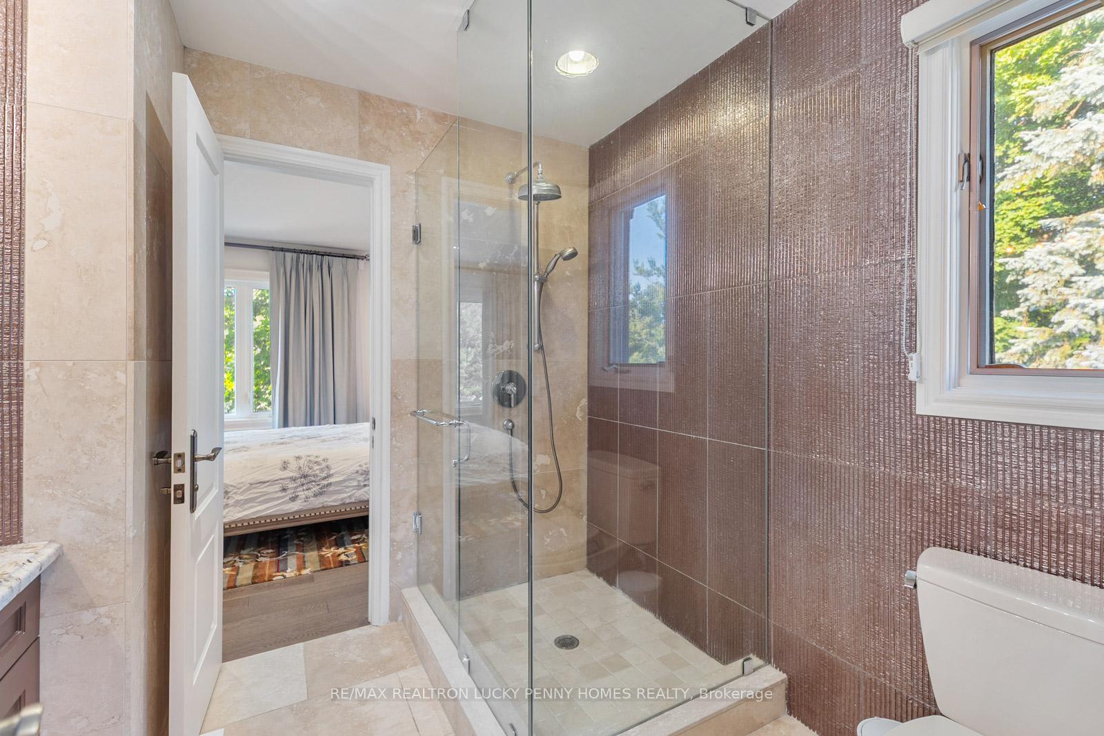 Photo 16 of 35 Walnut Glen Place, Markham, Devil's Elbow — HOMEH