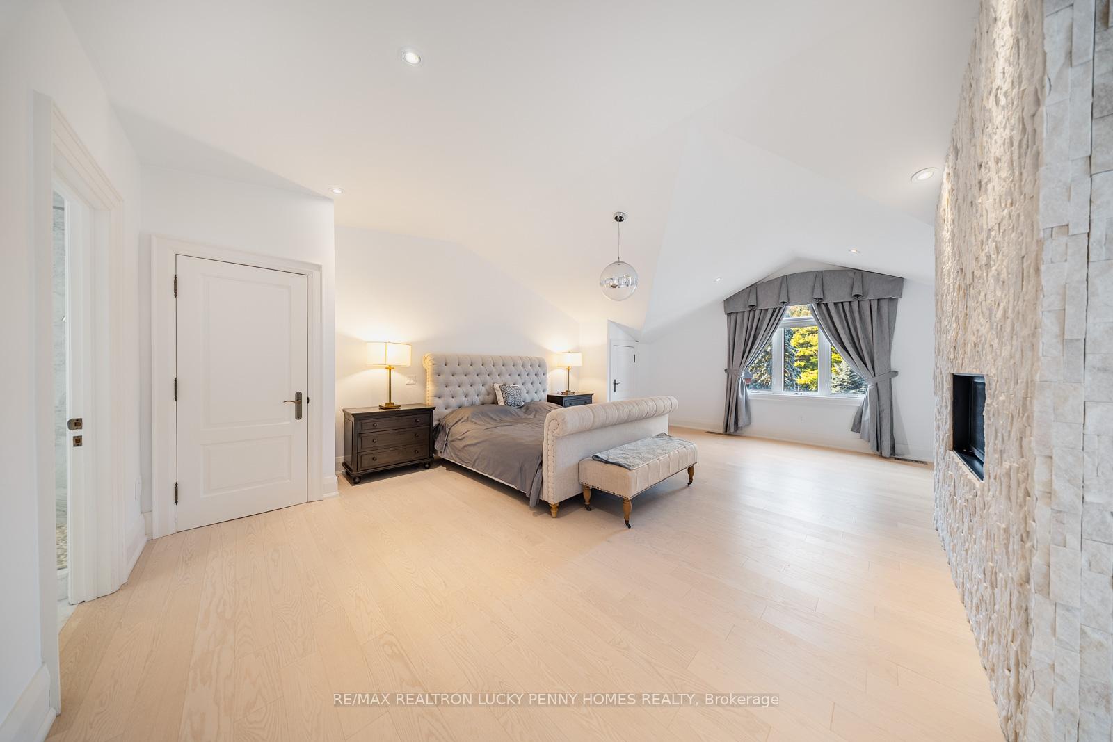Photo 19 of 35 Walnut Glen Place, Markham, Devil's Elbow — HOMEH