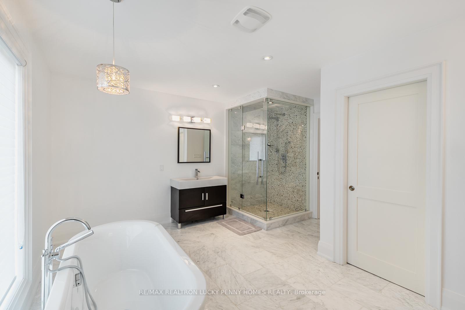 Photo 20 of 35 Walnut Glen Place, Markham, Devil's Elbow — HOMEH