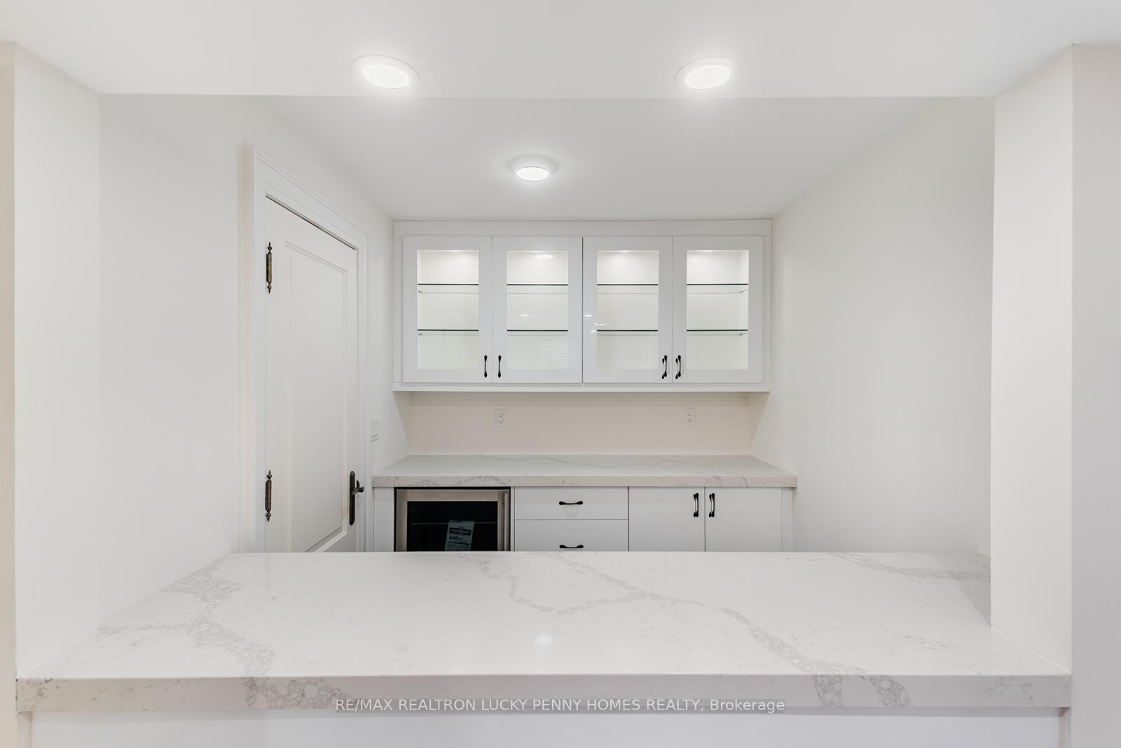 Photo 23 of 35 Walnut Glen Place, Markham, Devil's Elbow — HOMEH